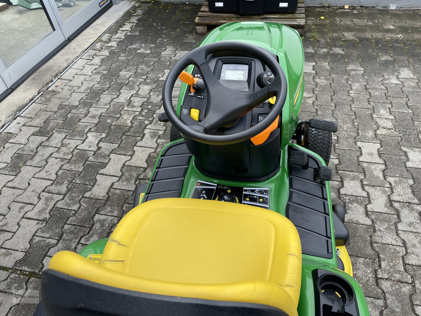 Rasentraktor Türe ait John Deere X 350 R, Gebrauchtmaschine içinde Eggenfelden (resim 11)