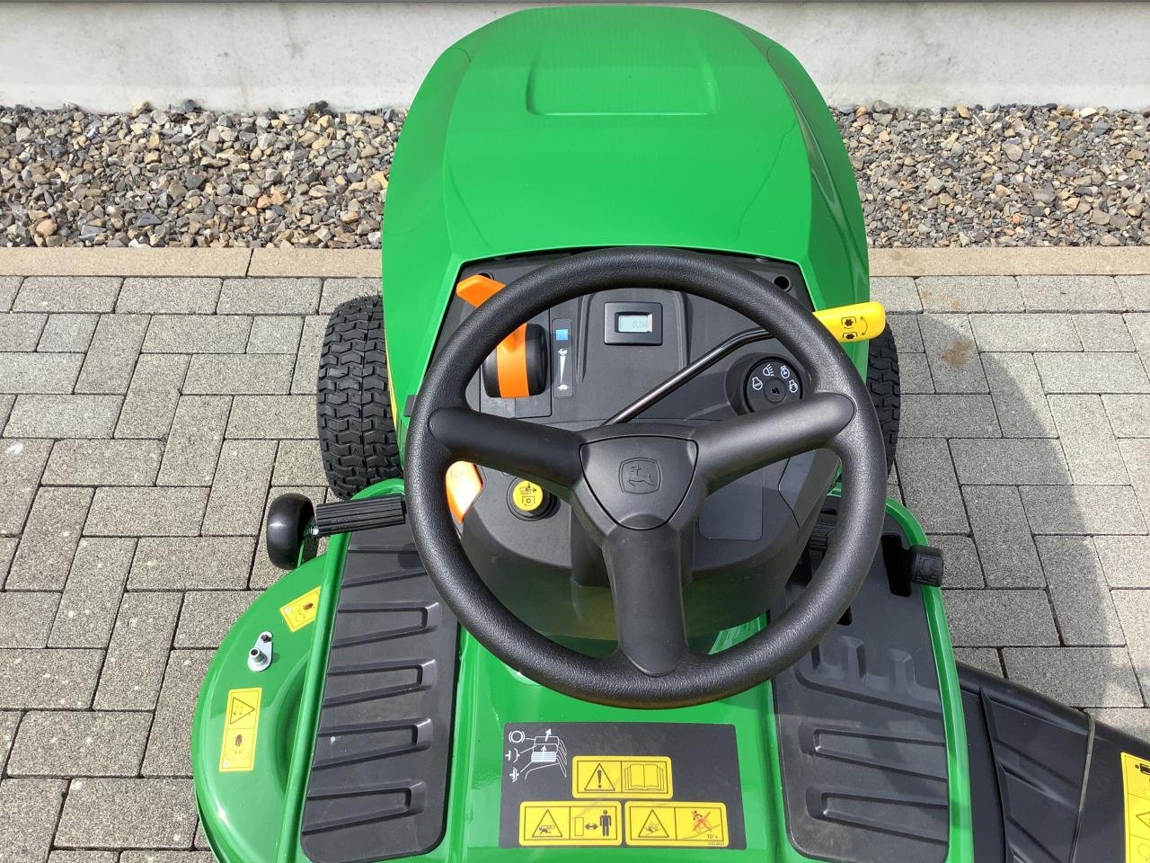 Rasentraktor a típus John Deere X107, Neumaschine ekkor: Dorsten-Wulfen (Kép 8)