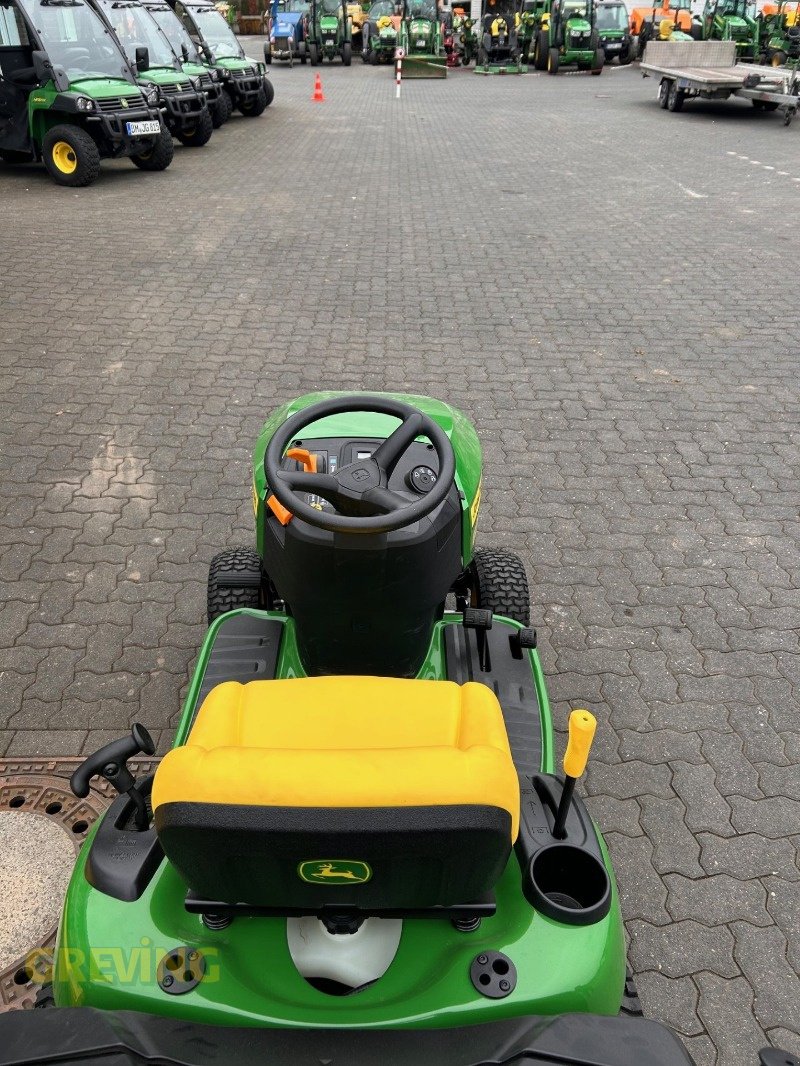 Rasentraktor a típus John Deere X117R, Neumaschine ekkor: Wesseling-Berzdorf (Kép 5)