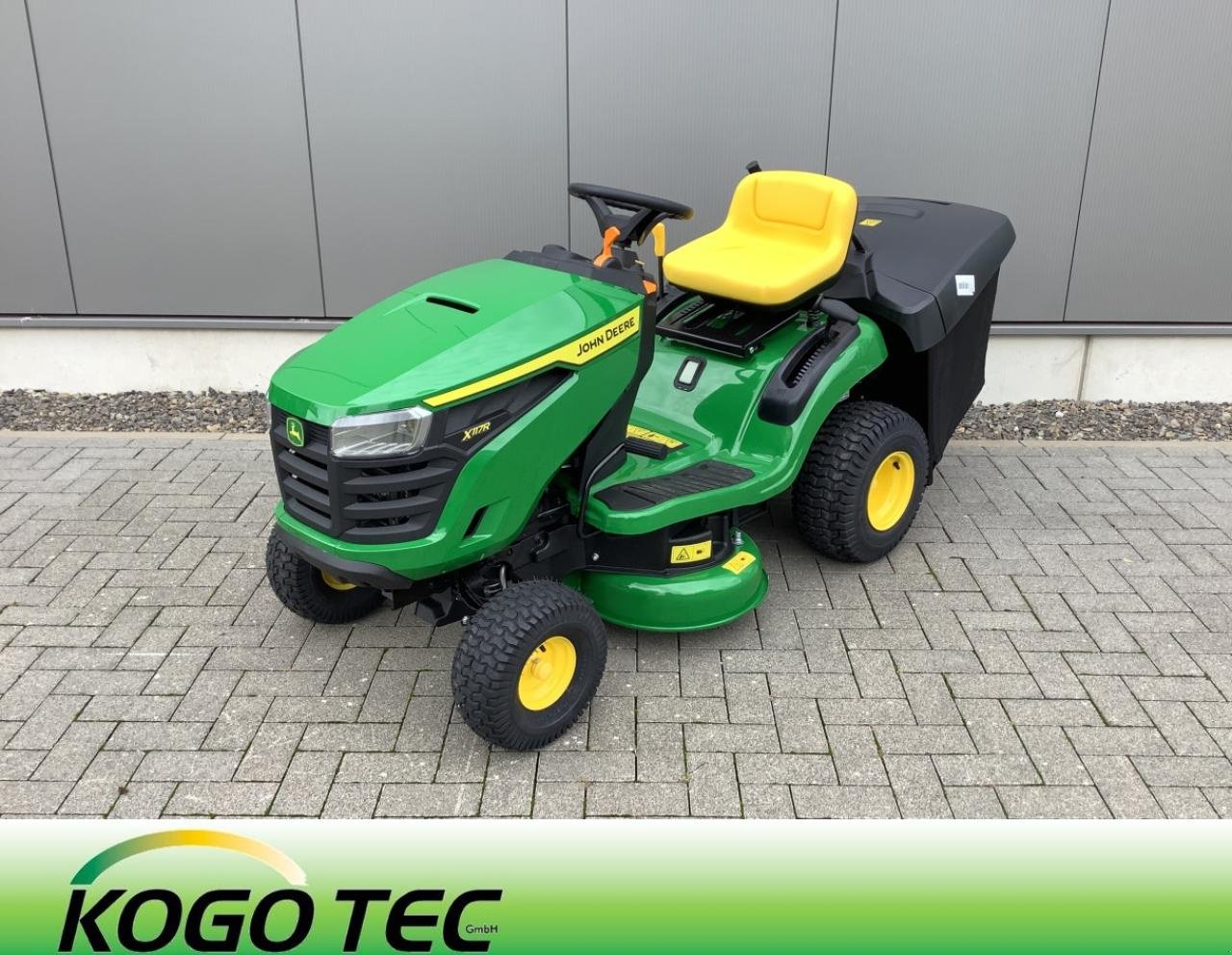 Rasentraktor van het type John Deere X117R, Neumaschine in Greven (Foto 1)