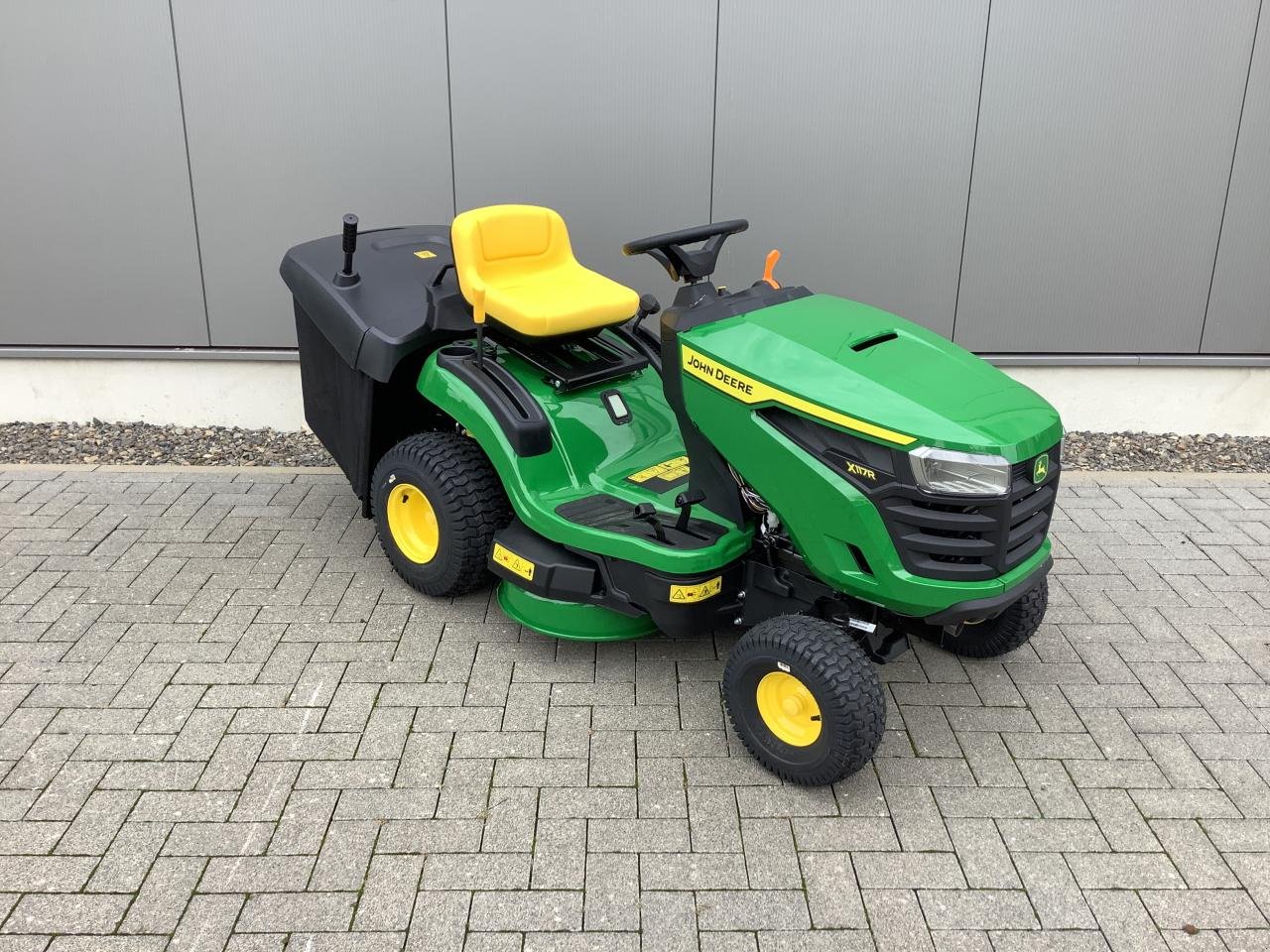 Rasentraktor van het type John Deere X117R, Neumaschine in Dorsten-Wulfen (Foto 2)