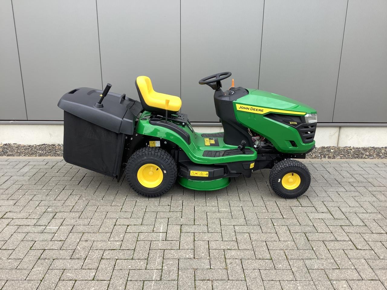 Rasentraktor a típus John Deere X117R, Neumaschine ekkor: Dorsten-Wulfen (Kép 4)