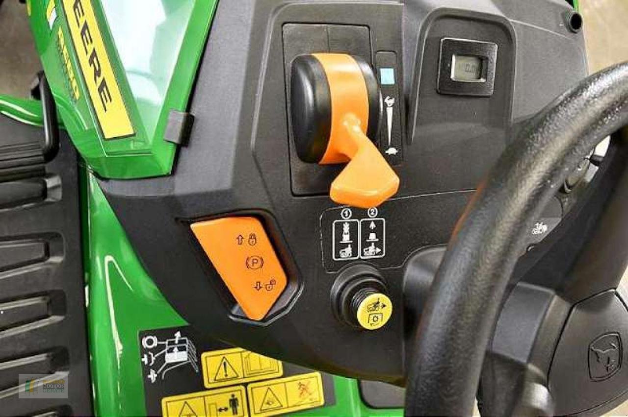 Rasentraktor del tipo John Deere X147R RASENTRAKTOR, Neumaschine en Edewecht (Imagen 8)