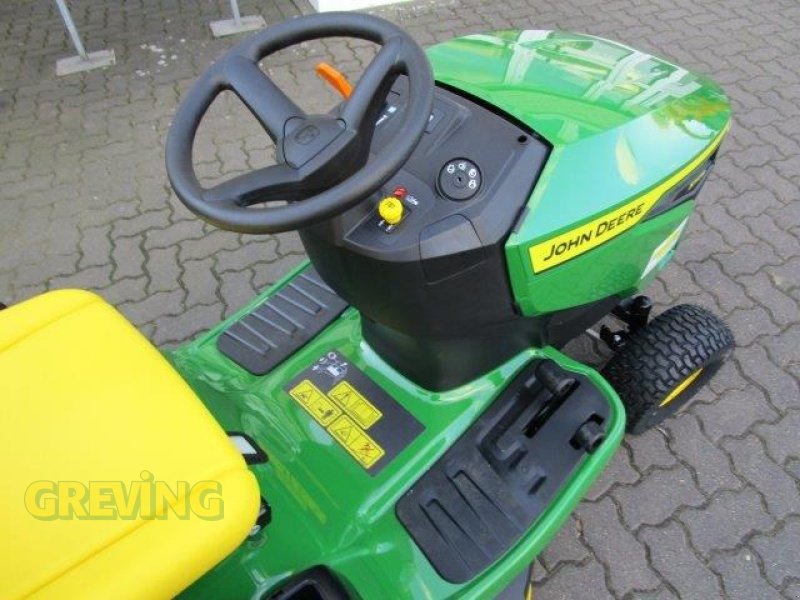 Rasentraktor van het type John Deere X147R, Neumaschine in Wesseling-Berzdorf (Foto 2)