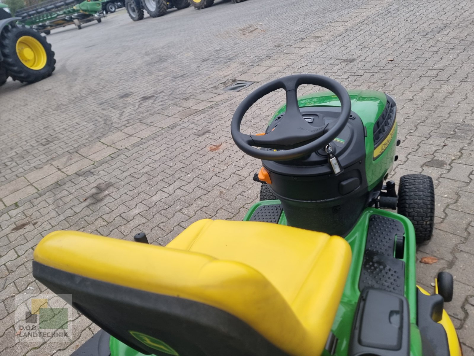 Rasentraktor typu John Deere X155R, Gebrauchtmaschine w Regensburg (Zdjęcie 4)