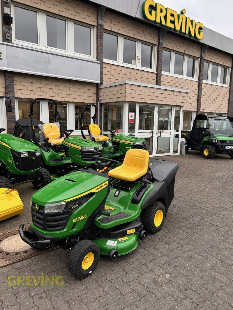 Rasentraktor of the type John Deere X167R, Neumaschine in Wesseling-Berzdorf (Picture 1)