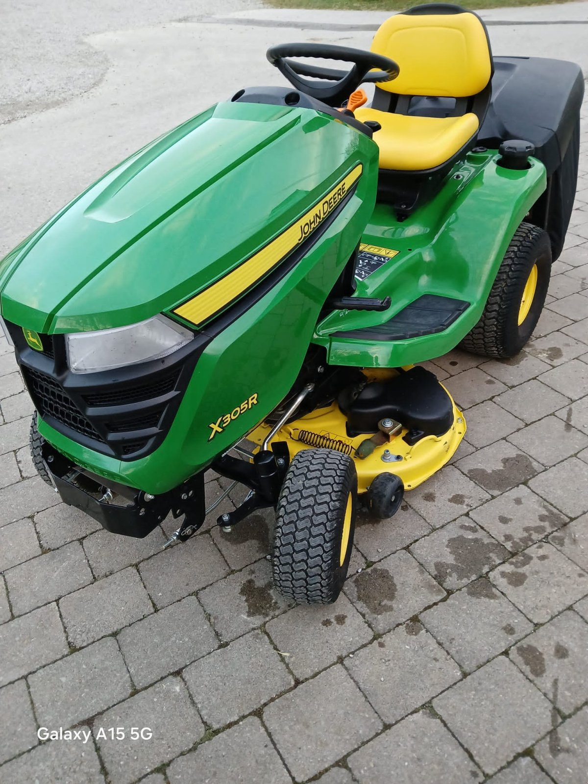 Rasentraktor des Typs John Deere X305R, Gebrauchtmaschine in Günzach (Bild 1)