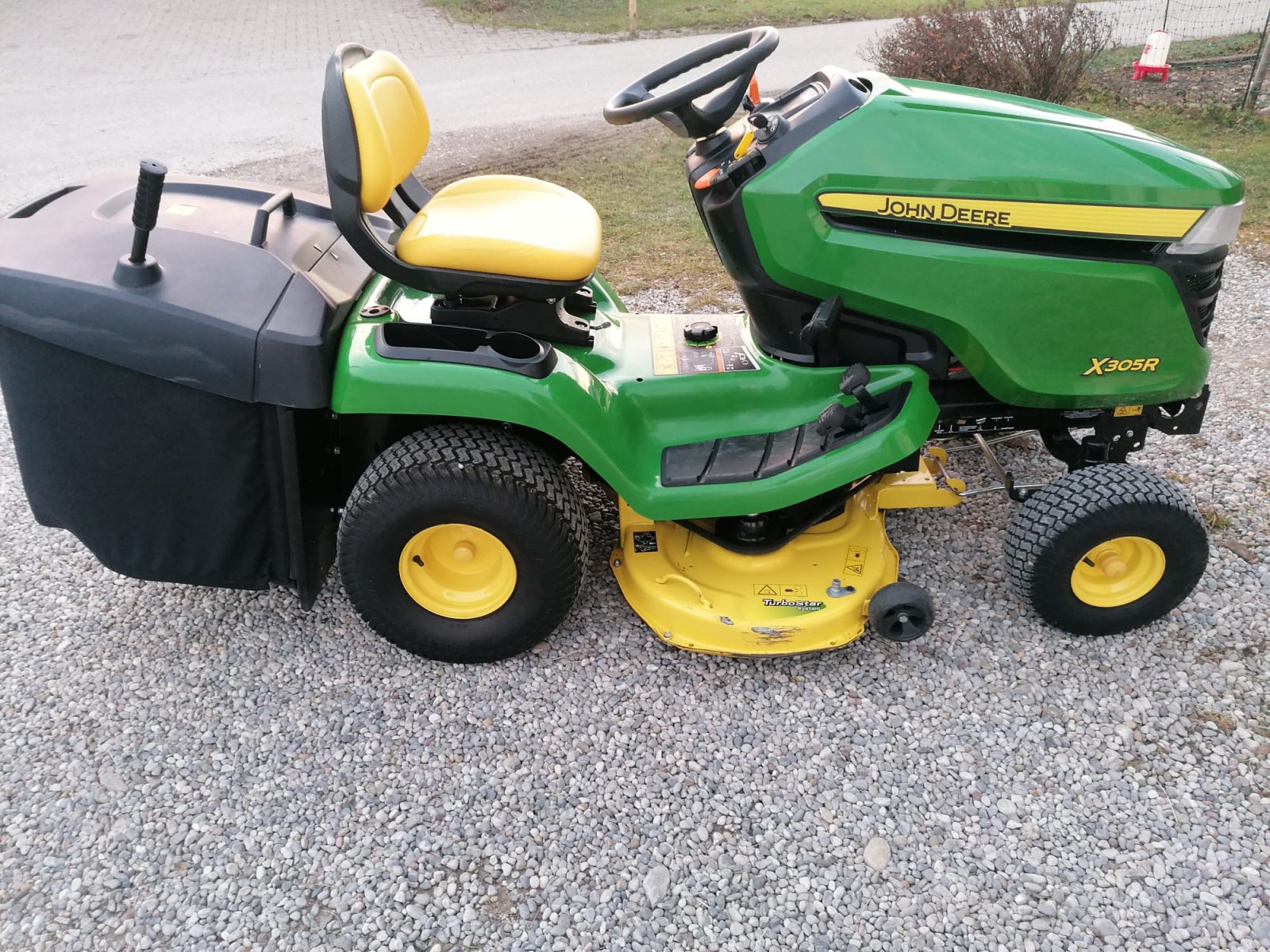 Rasentraktor des Typs John Deere X305R, Gebrauchtmaschine in Günzach (Bild 2)