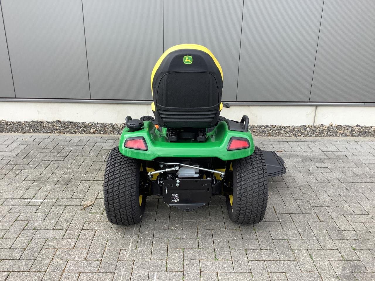 Rasentraktor van het type John Deere X590, Neumaschine in Greven (Foto 5)