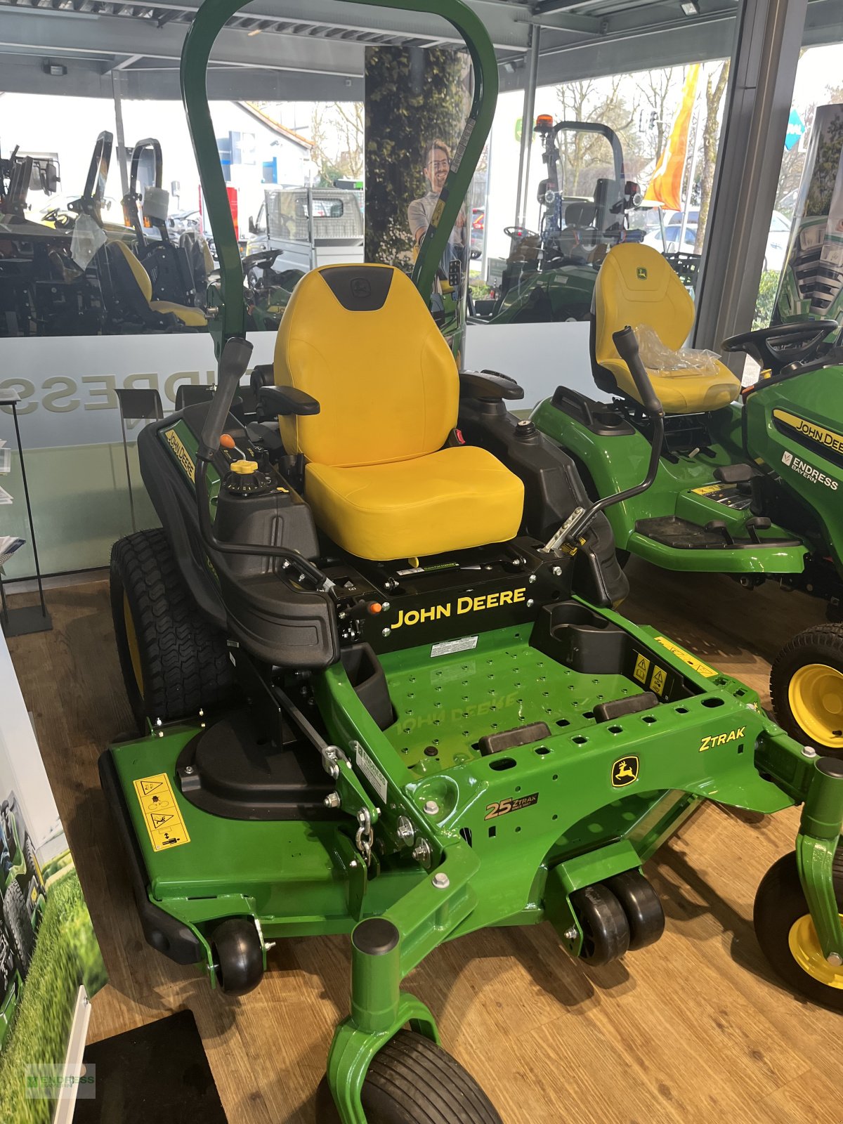 Rasentraktor Türe ait John Deere Z 950 R, Neumaschine içinde München (resim 1)