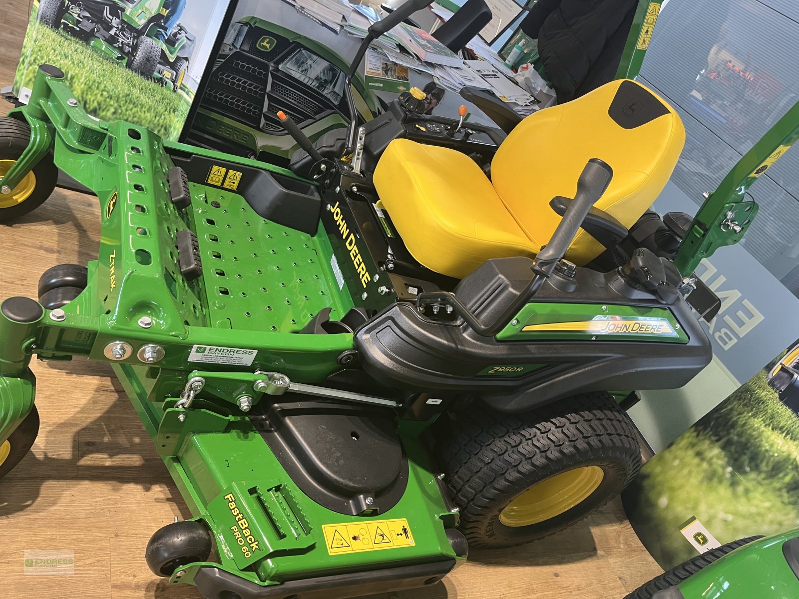 Rasentraktor van het type John Deere Z 950 R, Neumaschine in München (Foto 3)