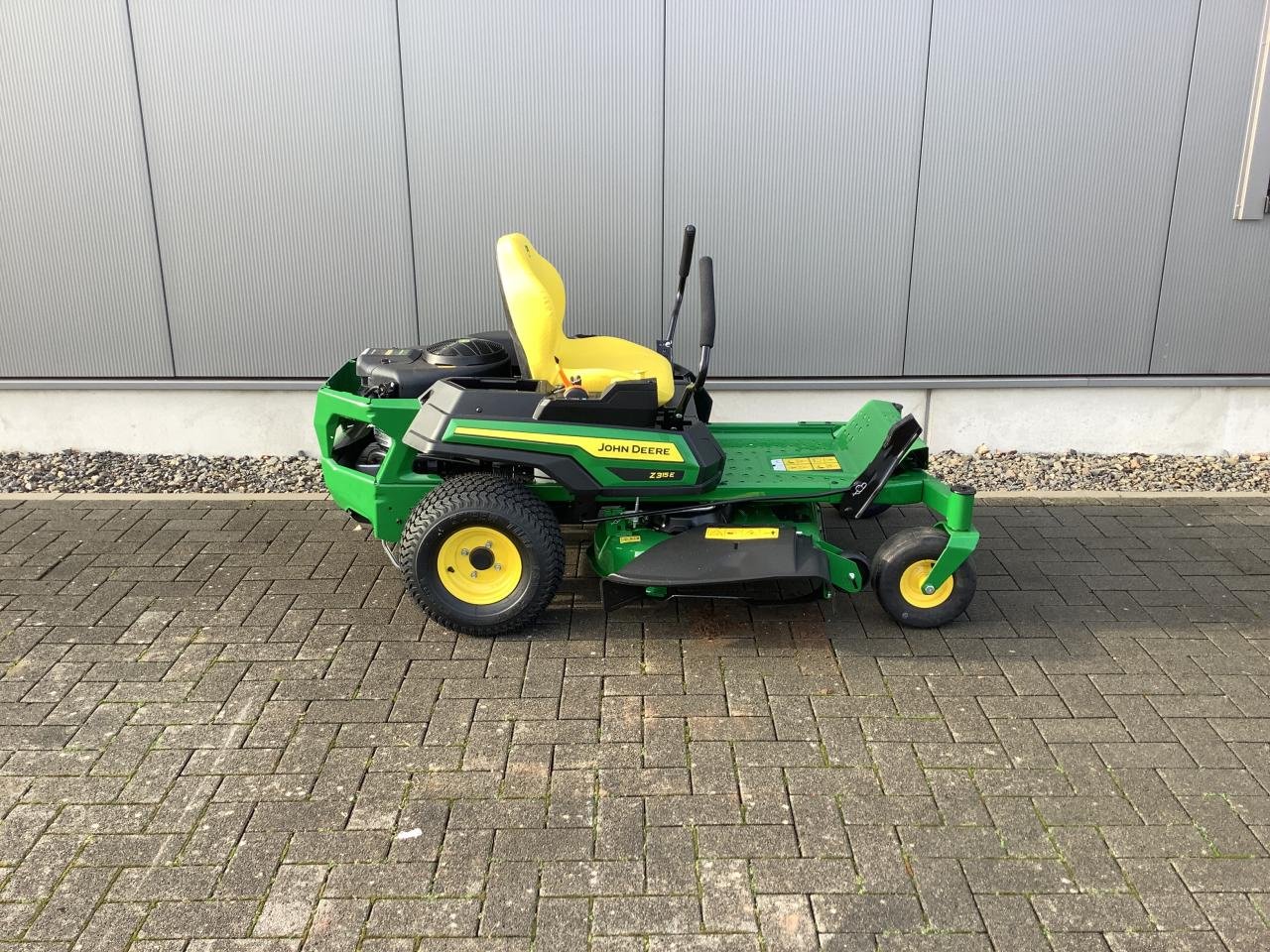 Rasentraktor of the type John Deere Z315E, Neumaschine in Neubeckum (Picture 4)