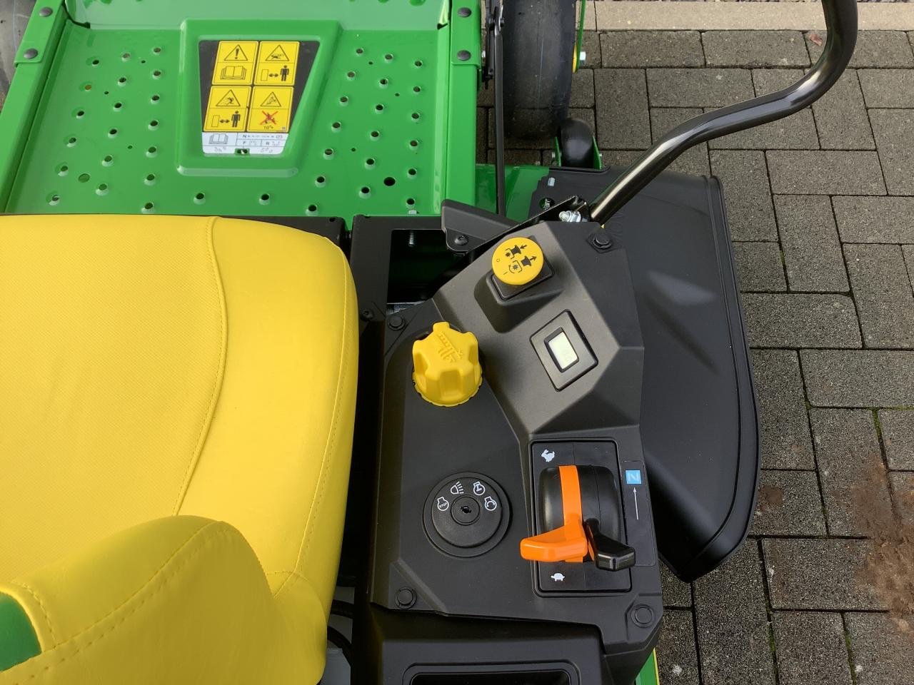 Rasentraktor Türe ait John Deere Z320M, Neumaschine içinde Greven (resim 9)