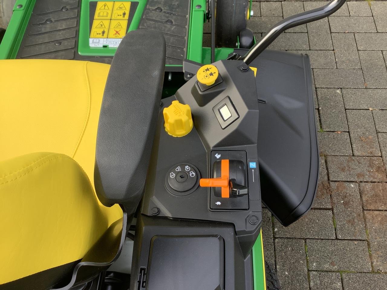 Rasentraktor du type John Deere Z320R, Neumaschine en Dorsten-Wulfen (Photo 9)