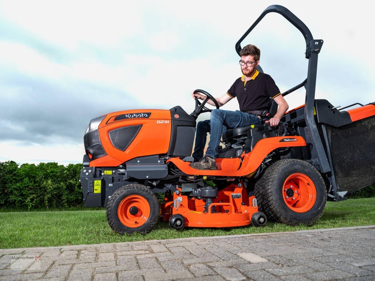 Rasentraktor of the type Kubota G231LD-48, Neumaschine in Tönisvorst (Picture 1)