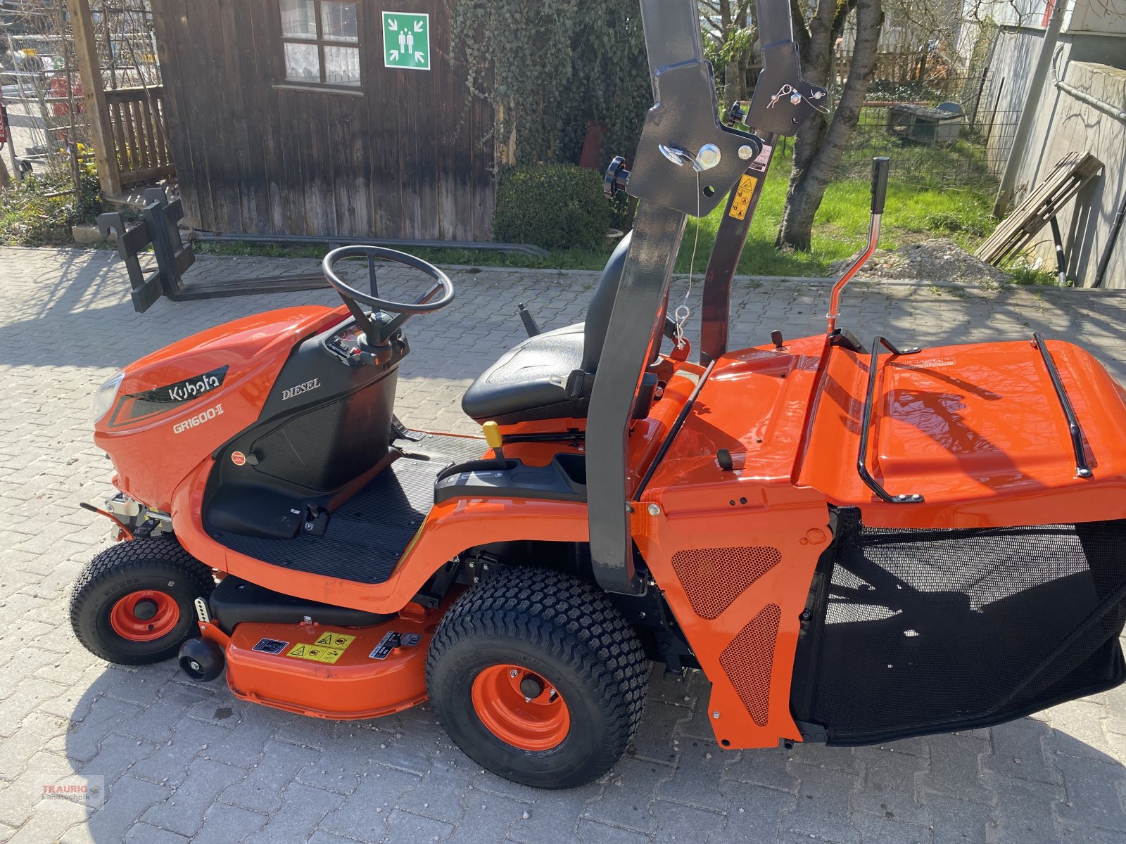 Rasentraktor des Typs Kubota GR 1600, Neumaschine in Mainburg/Wambach (Bild 2)