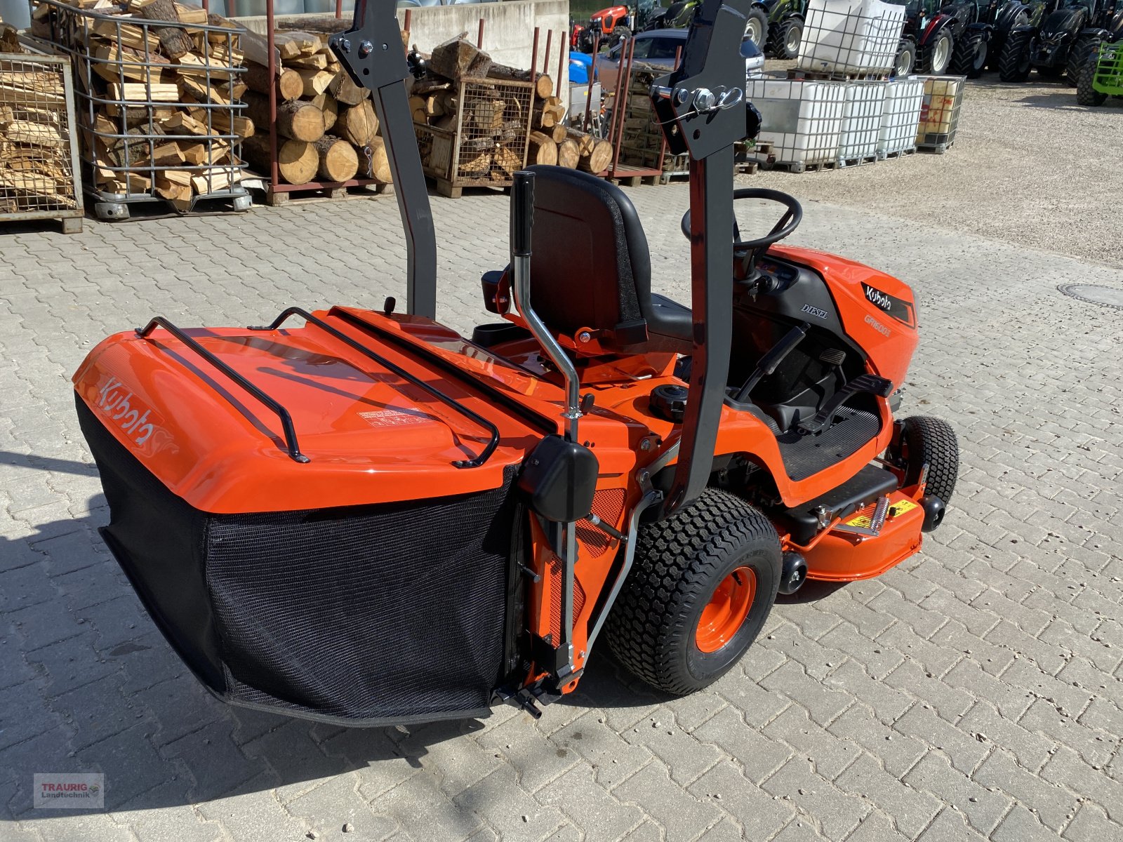 Rasentraktor van het type Kubota GR 1600, Neumaschine in Mainburg/Wambach (Foto 3)