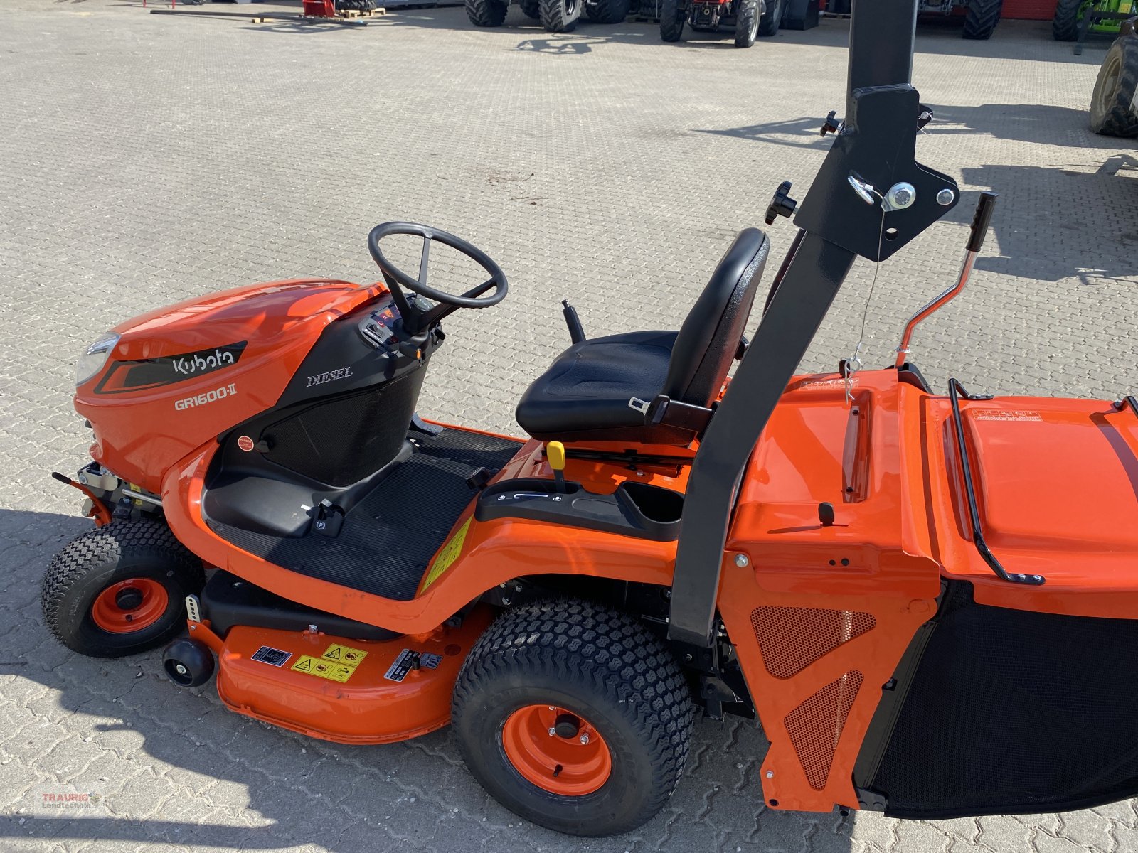 Rasentraktor van het type Kubota GR 1600, Neumaschine in Mainburg/Wambach (Foto 11)