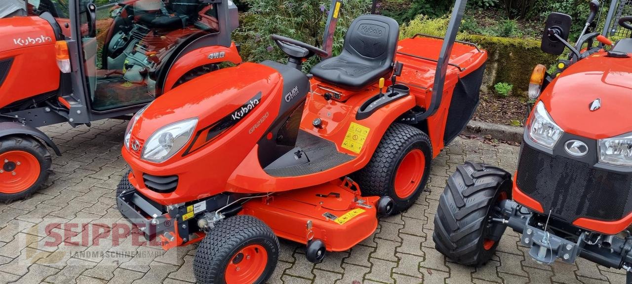 Rasentraktor of the type Kubota GR 2120 R, Neumaschine in Groß-Umstadt (Picture 1)