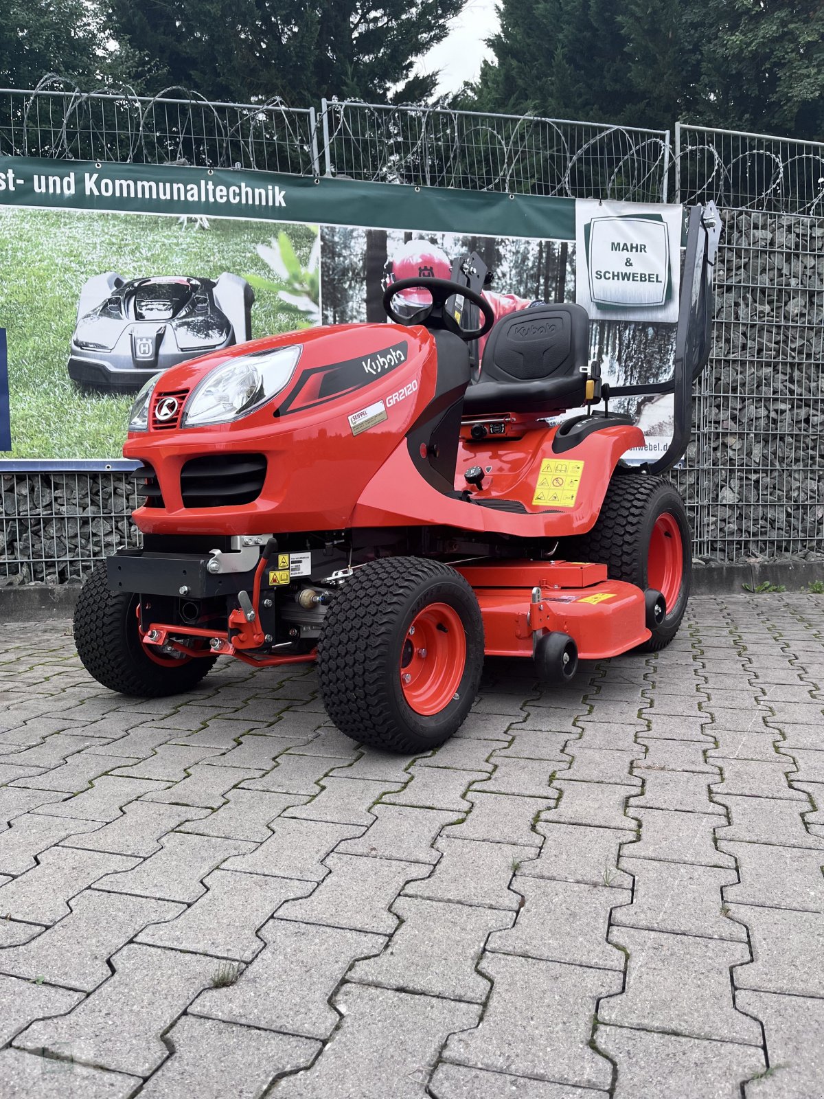 Rasentraktor van het type Kubota GR 2120, Gebrauchtmaschine in Gross-Bieberau (Foto 2)