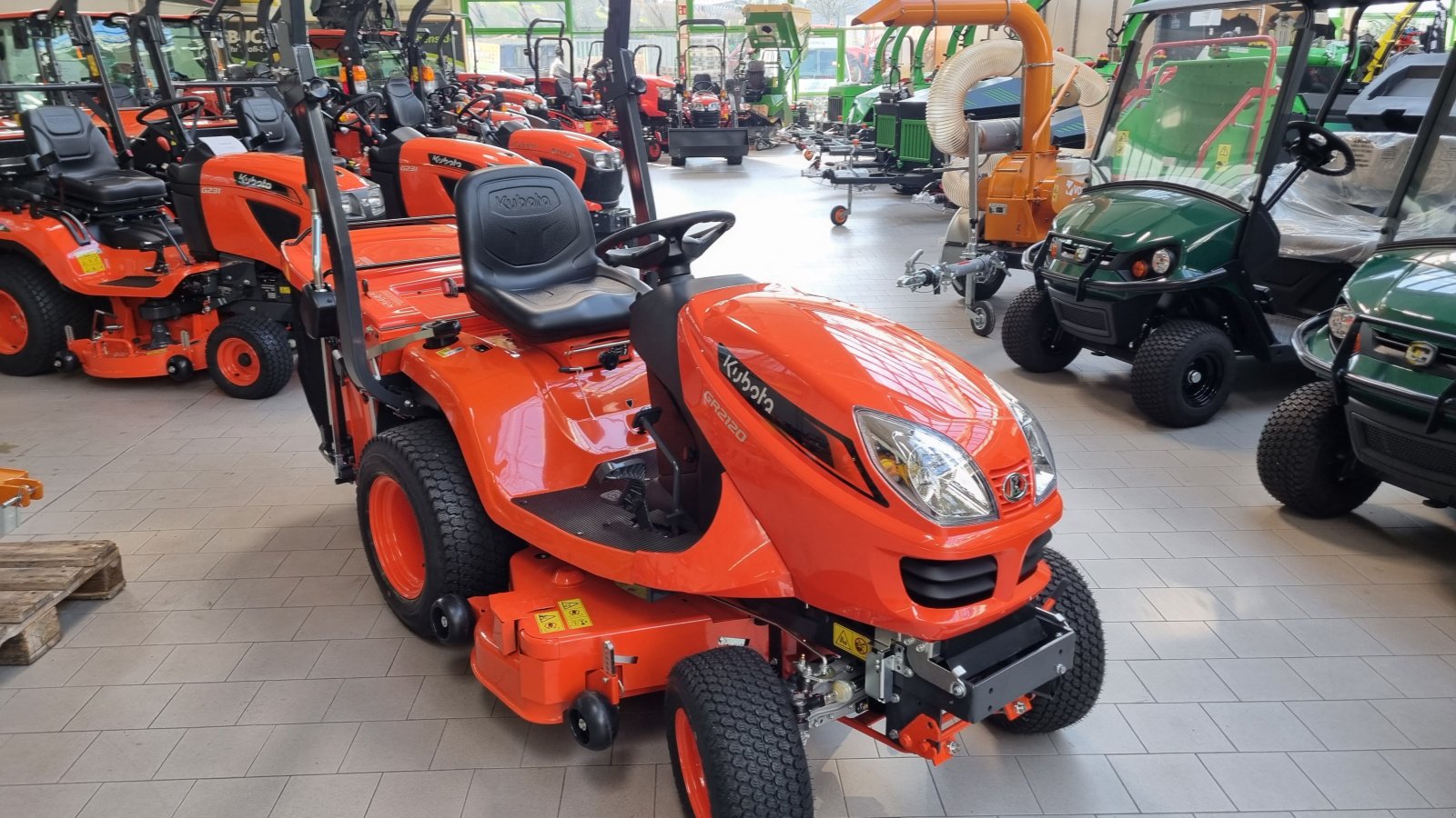 Rasentraktor van het type Kubota GR2120 Allrad, Neumaschine in Olpe (Foto 3)