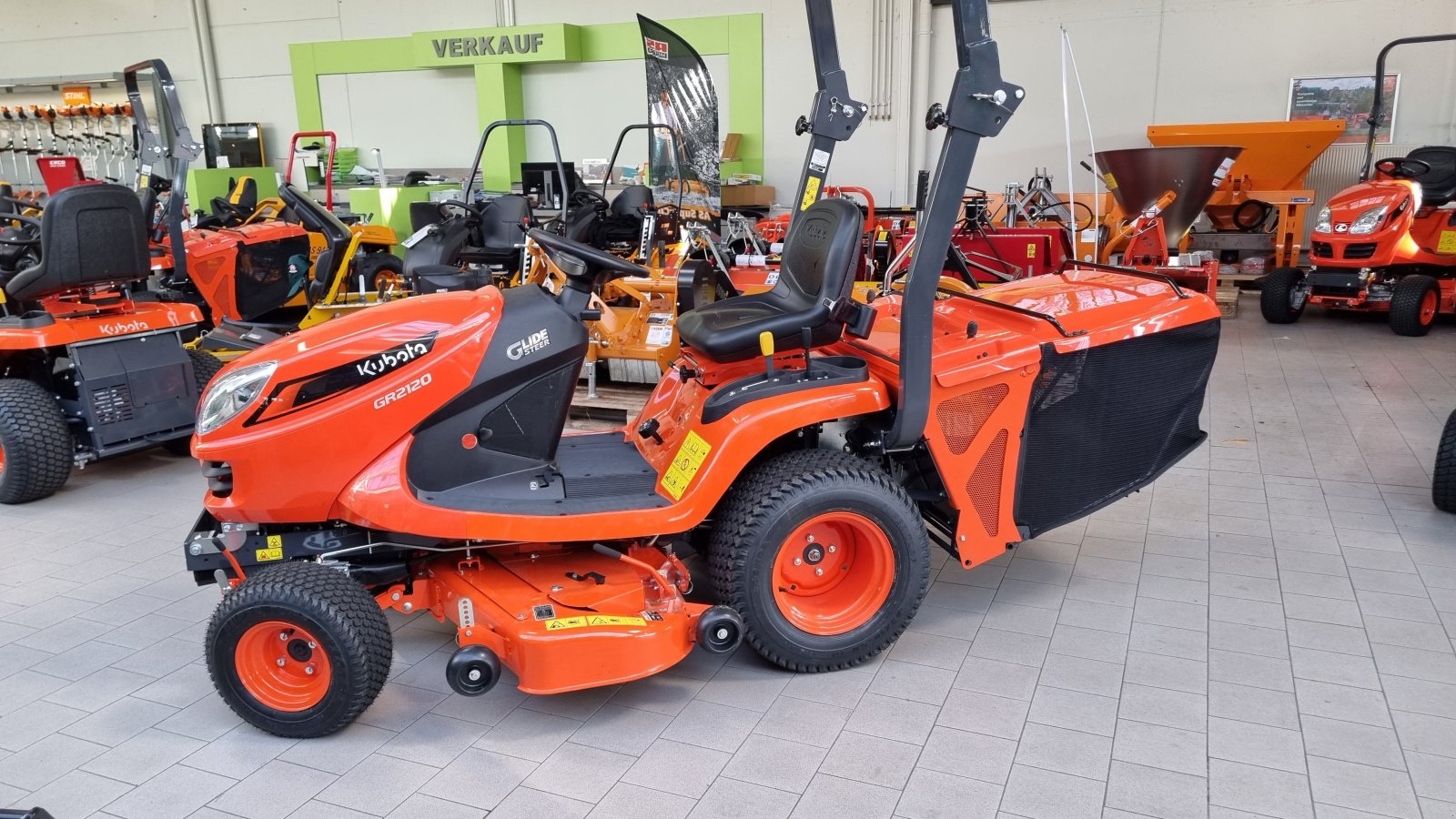 Rasentraktor van het type Kubota GR2120 Allrad, Neumaschine in Olpe (Foto 8)