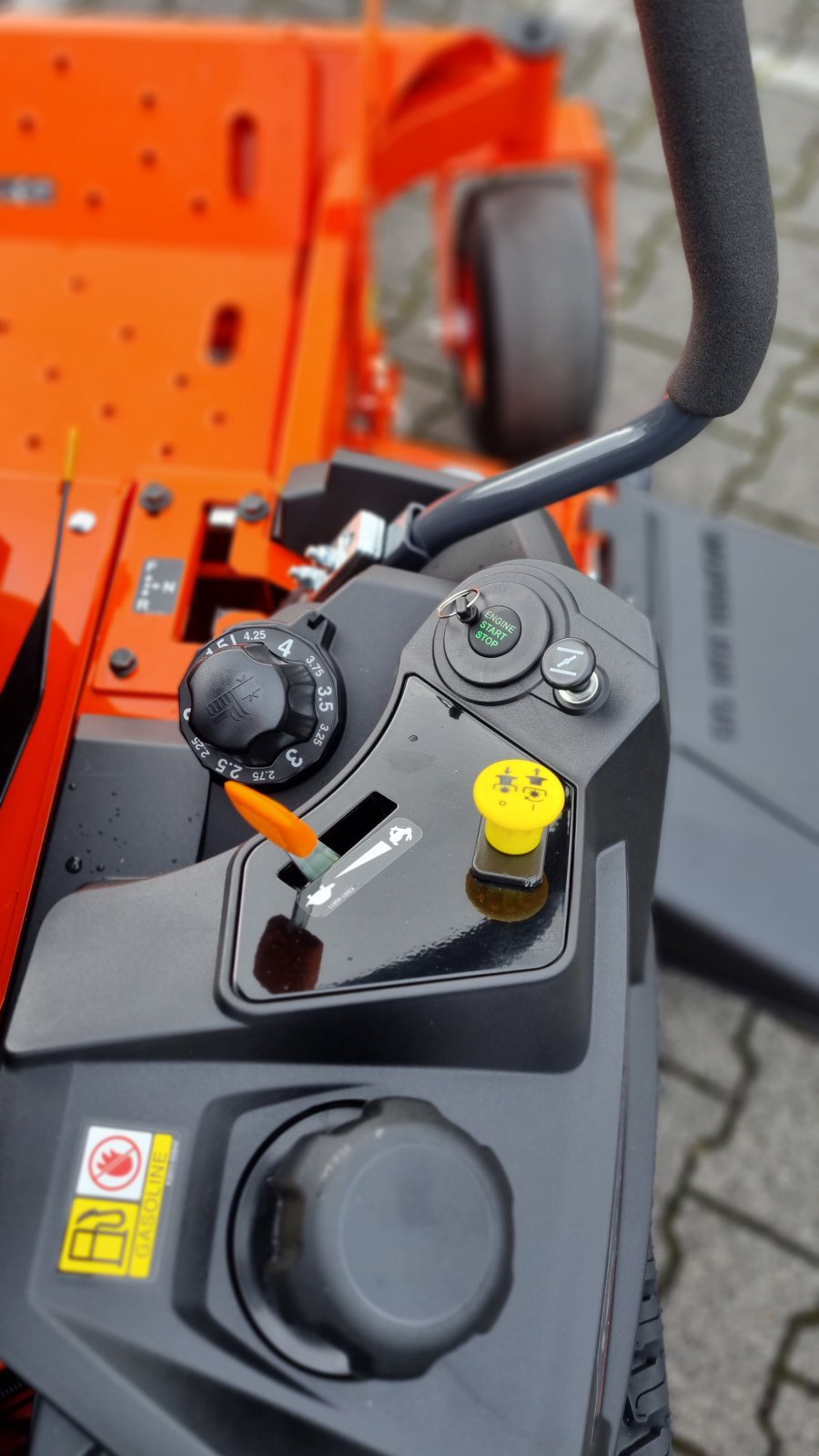 Rasentraktor del tipo Kubota Z2-481, Neumaschine en Olpe (Imagen 14)