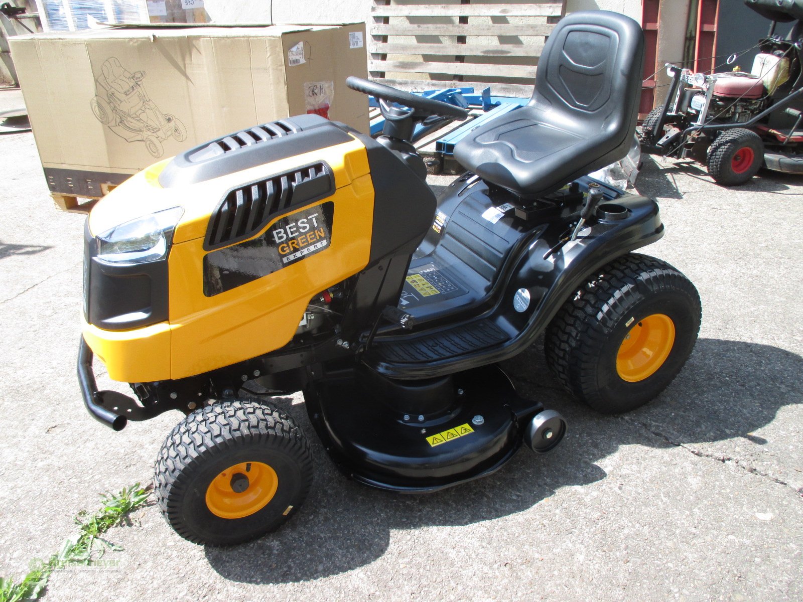 Rasentraktor des Typs MTD-Motorgeräte BG Expert 107 HBSK Hydrostat mit Mulchkit, Neumaschine in Feuchtwangen (Bild 2)