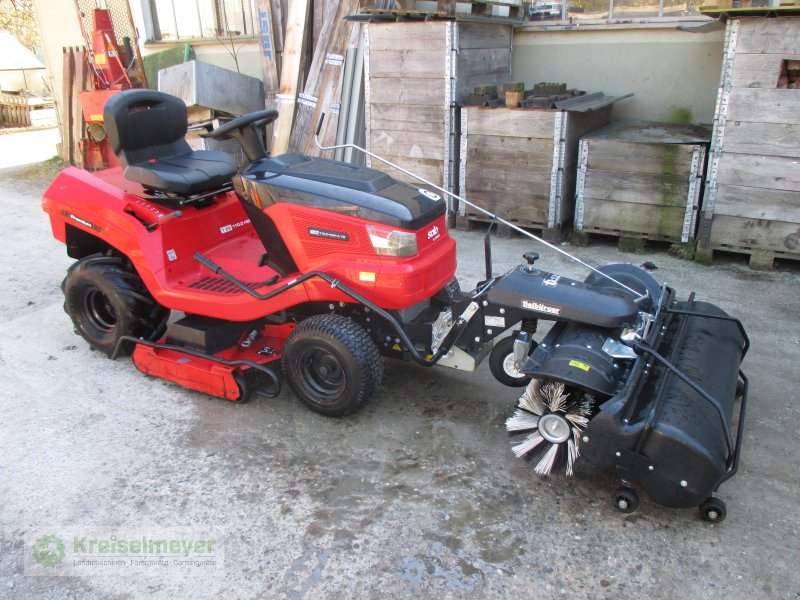 Rasentraktor van het type Solo Hochgrasmäher T 22-110.0 HDH-A V2 mit Kehrmaschine und Schneeräumschild Top Zustand, Gebrauchtmaschine in Feuchtwangen (Foto 1)