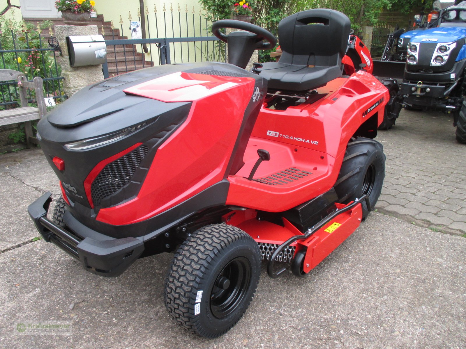 Rasentraktor des Typs Solo T22-110.4 HDH-A V2 Hochgrasmäher Mulchtraktor, Neumaschine in Feuchtwangen (Bild 1)