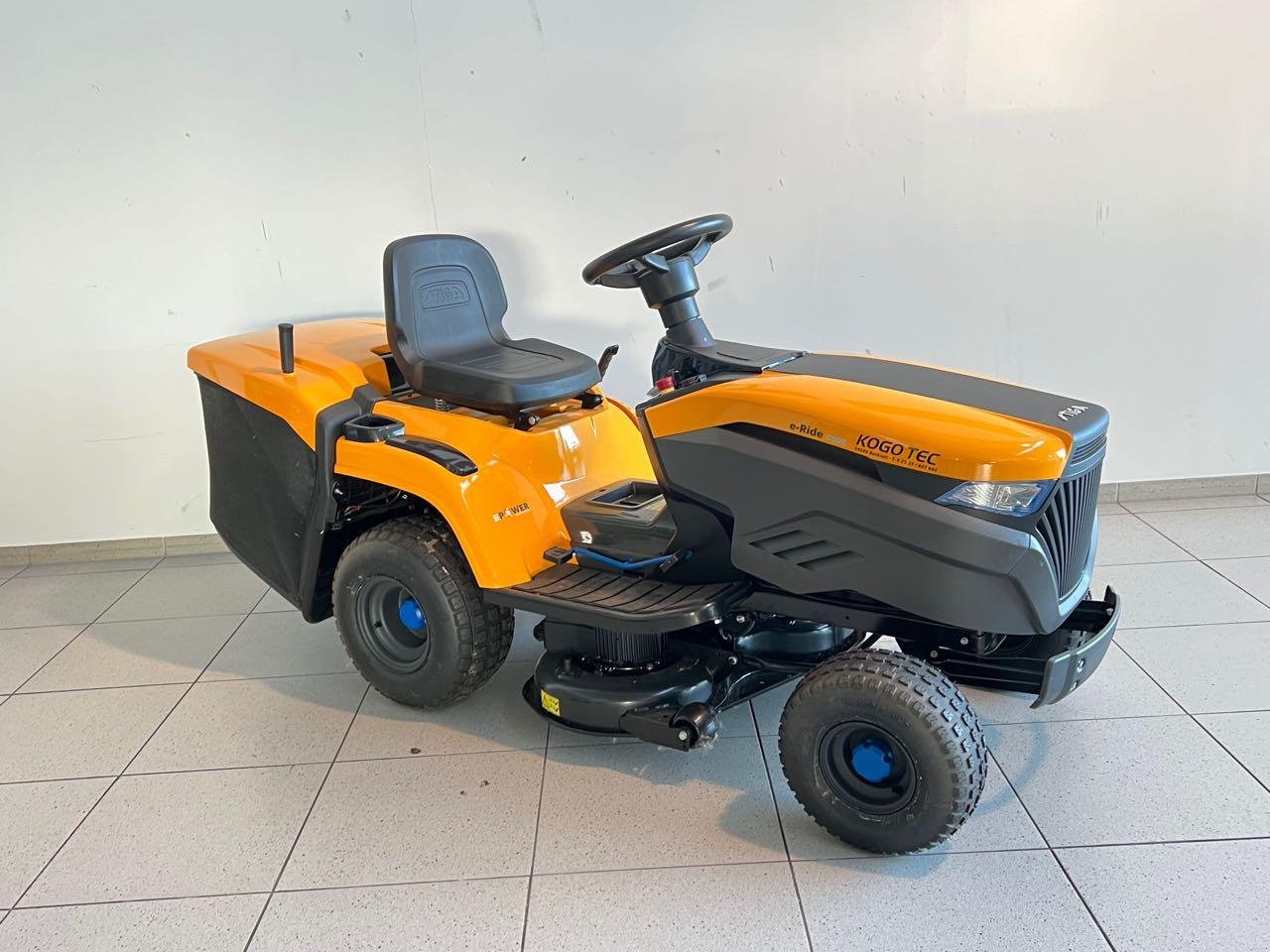 Rasentraktor del tipo Stiga E-Ride C500, Gebrauchtmaschine In Neubeckum (Immagine 2)