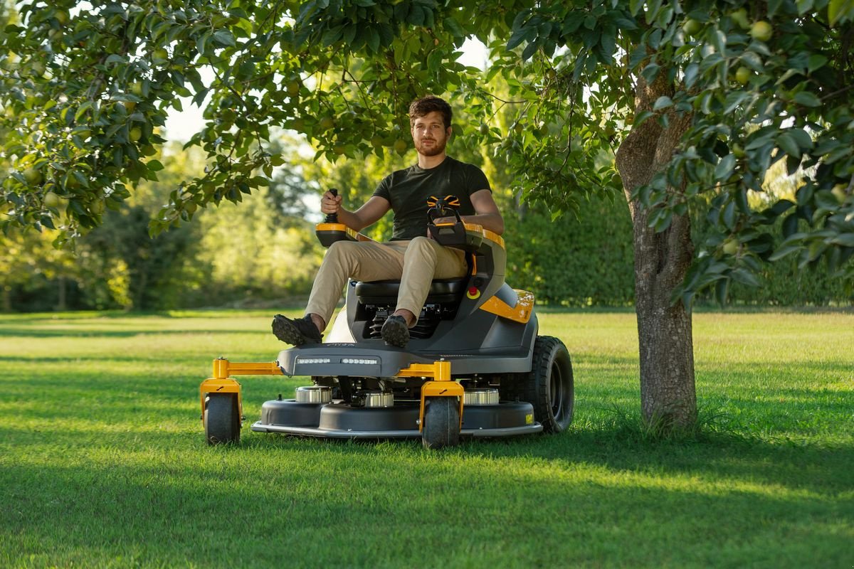 Rasentraktor of the type Stiga Gyro 900e, Neumaschine in Gallspach (Picture 15)