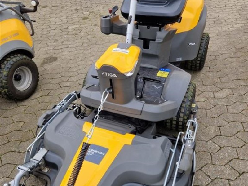 Rasentraktor typu Stiga Park 500 WX 4WD - servo, Gebrauchtmaschine w Sørvad (Zdjęcie 1)