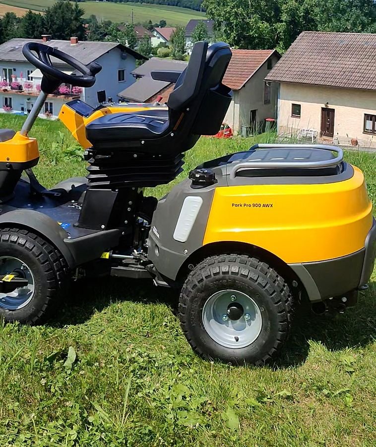 Rasentraktor typu Stiga Park Pro 900 AWX inkl. Mähdeck 125cm, Neumaschine v Gallspach (Obrázek 5)