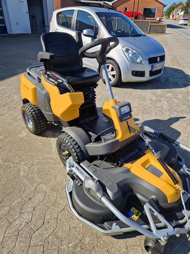 Rasentraktor tip Stiga Park PRO 900 WX 4WD - Servo - 2 cyl.motor, Gebrauchtmaschine in Sørvad (Poză 2)