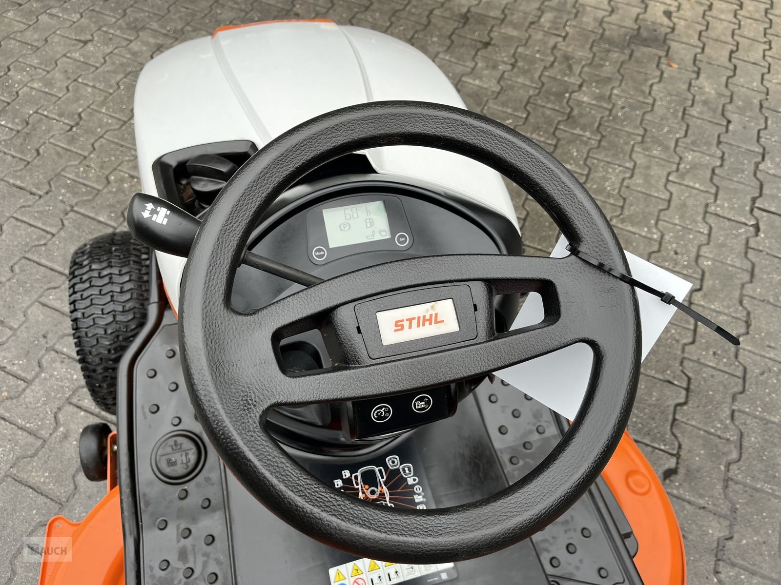 Rasentraktor du type Stihl 6127ZL jung gebraucht 70h, Gebrauchtmaschine en Burgkirchen (Photo 16)