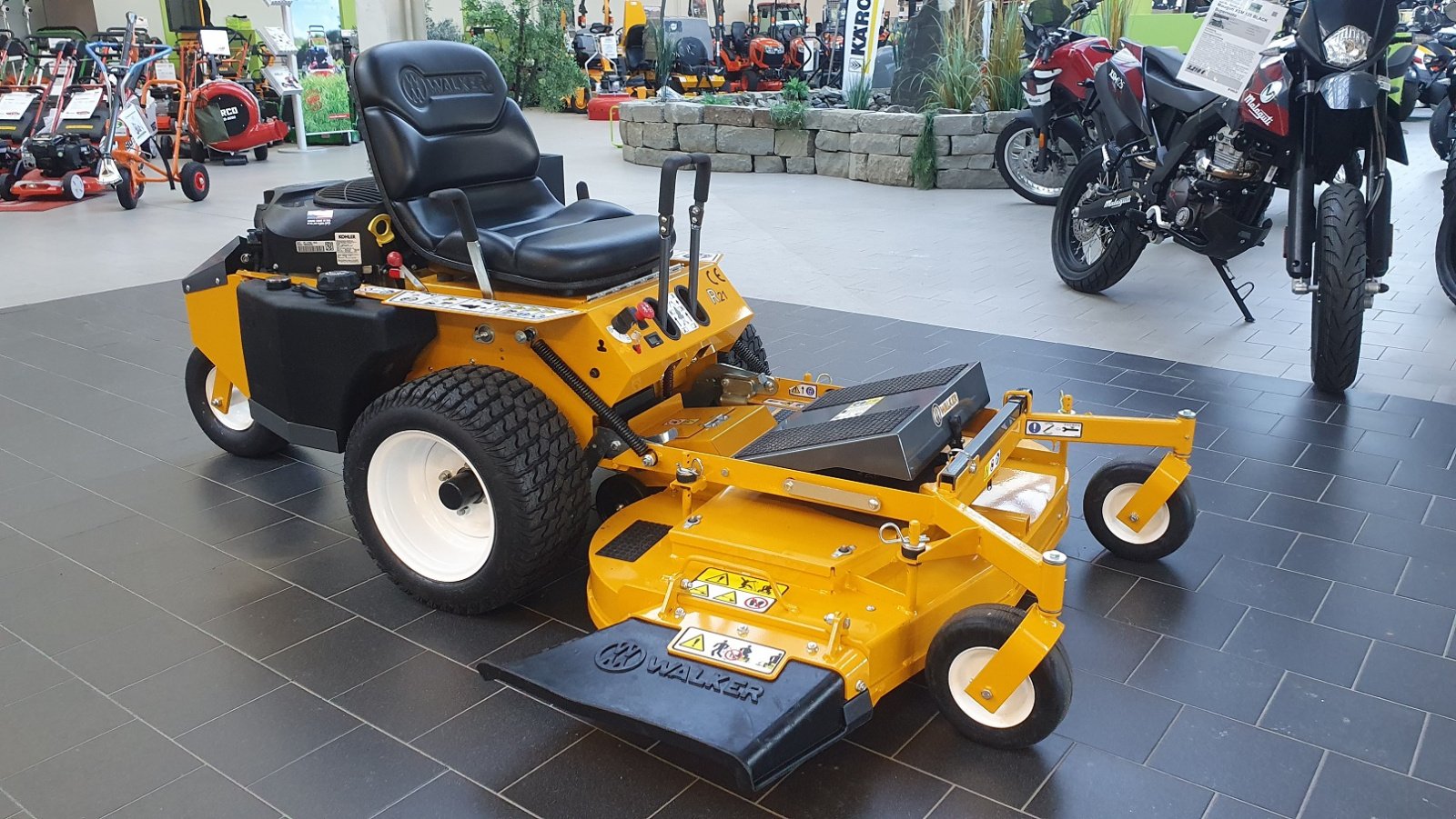 Rasentraktor van het type Walker MR21 Frontmäher, Neumaschine in Olpe (Foto 9)