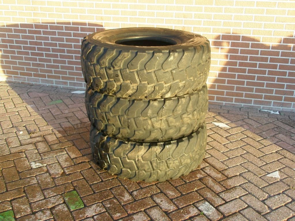 Reifen типа Alliance 335/80R18, Gebrauchtmaschine в Barneveld (Фотография 1)