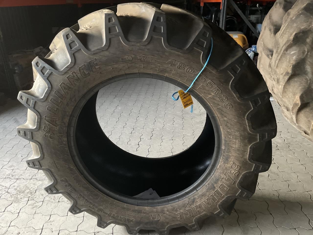 Reifen del tipo Alliance 480/65R28, Gebrauchtmaschine en Odder (Imagen 1)