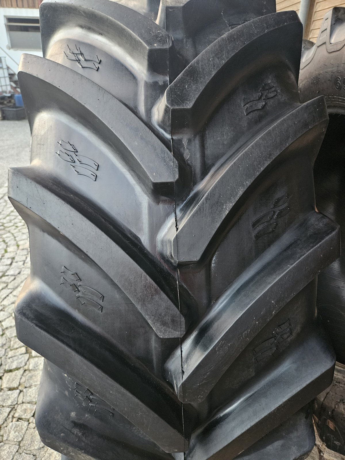 Reifen des Typs Alliance 650/65 R 42 170D, Gebrauchtmaschine in Lohnsburg (Bild 2)