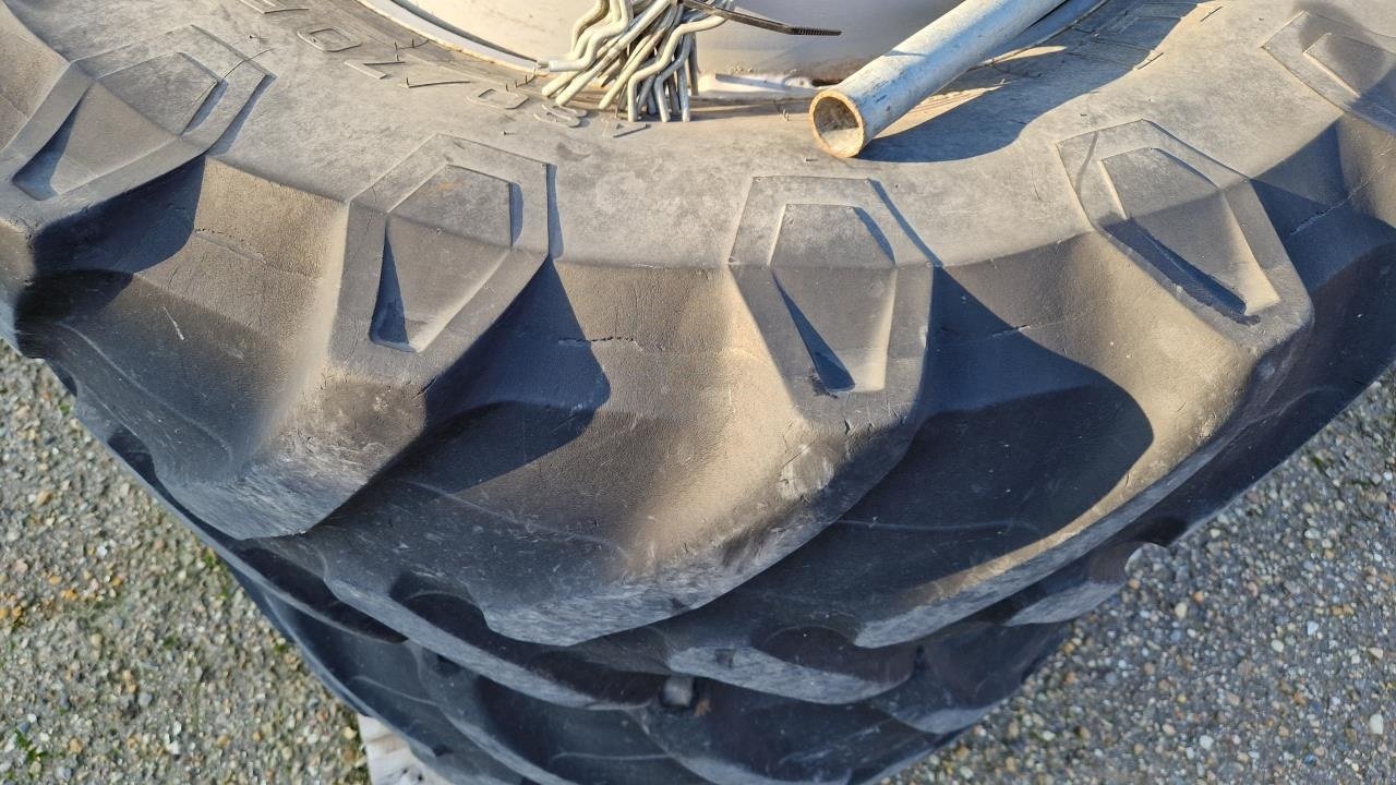 Reifen Türe ait AP 480/70R28, Gebrauchtmaschine içinde Viborg (resim 4)