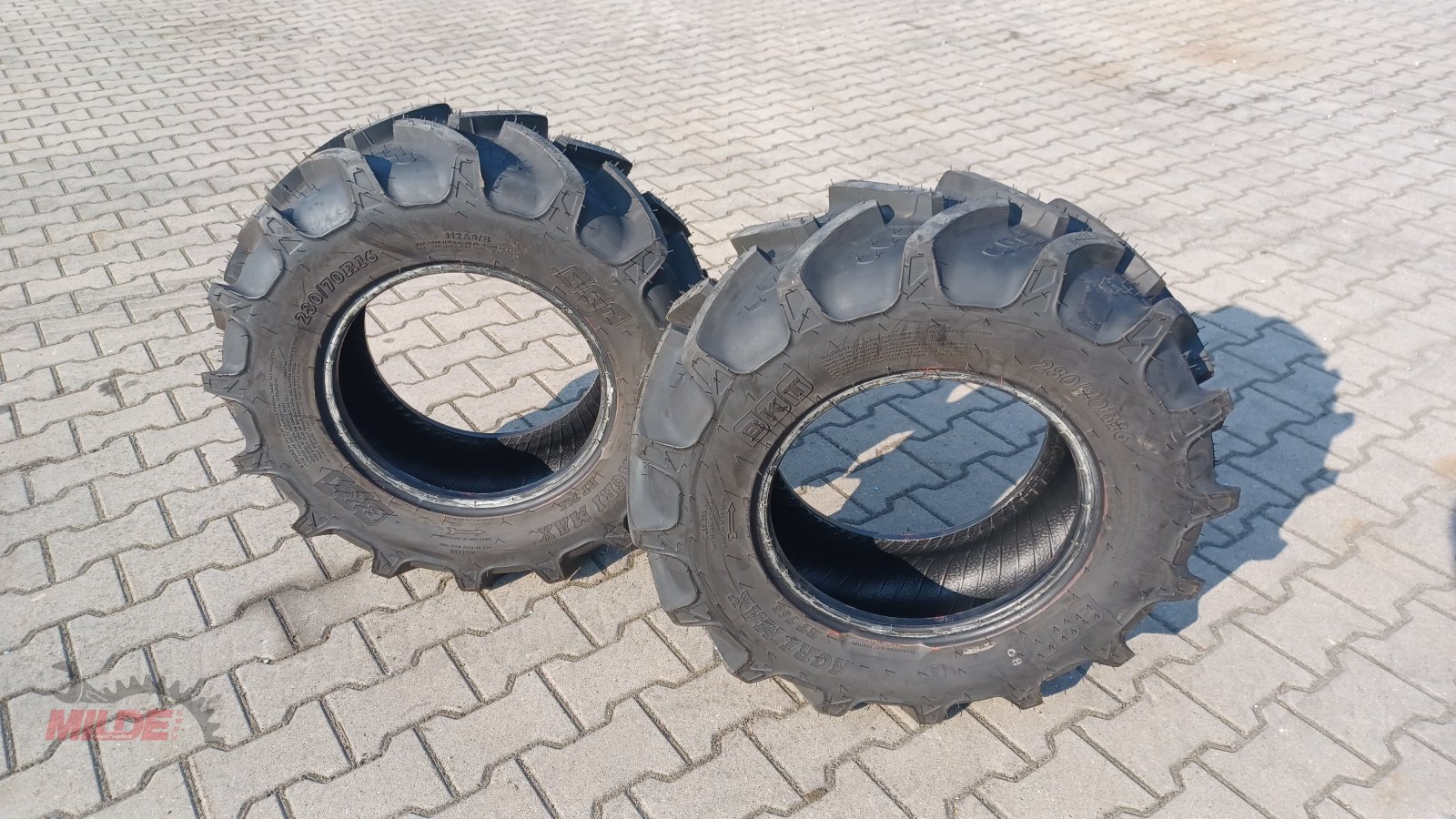 Reifen tip BKT 280/70 R 16, Neumaschine in Creußen (Poză 1)