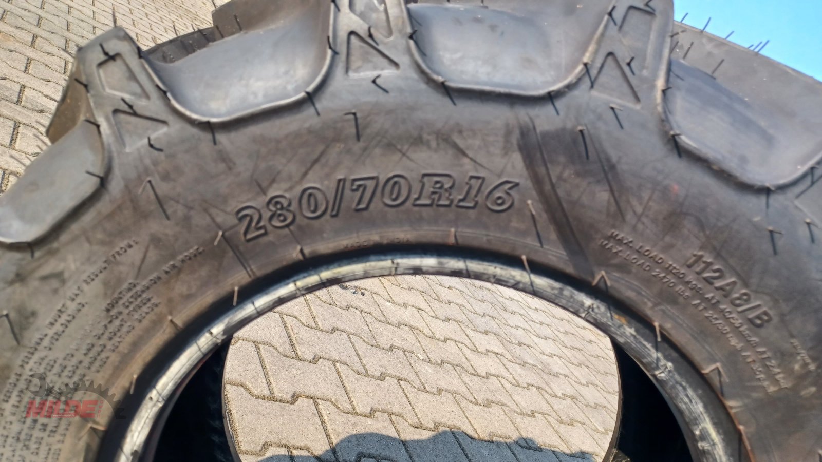 Reifen del tipo BKT 280/70 R 16, Neumaschine In Creußen (Immagine 4)