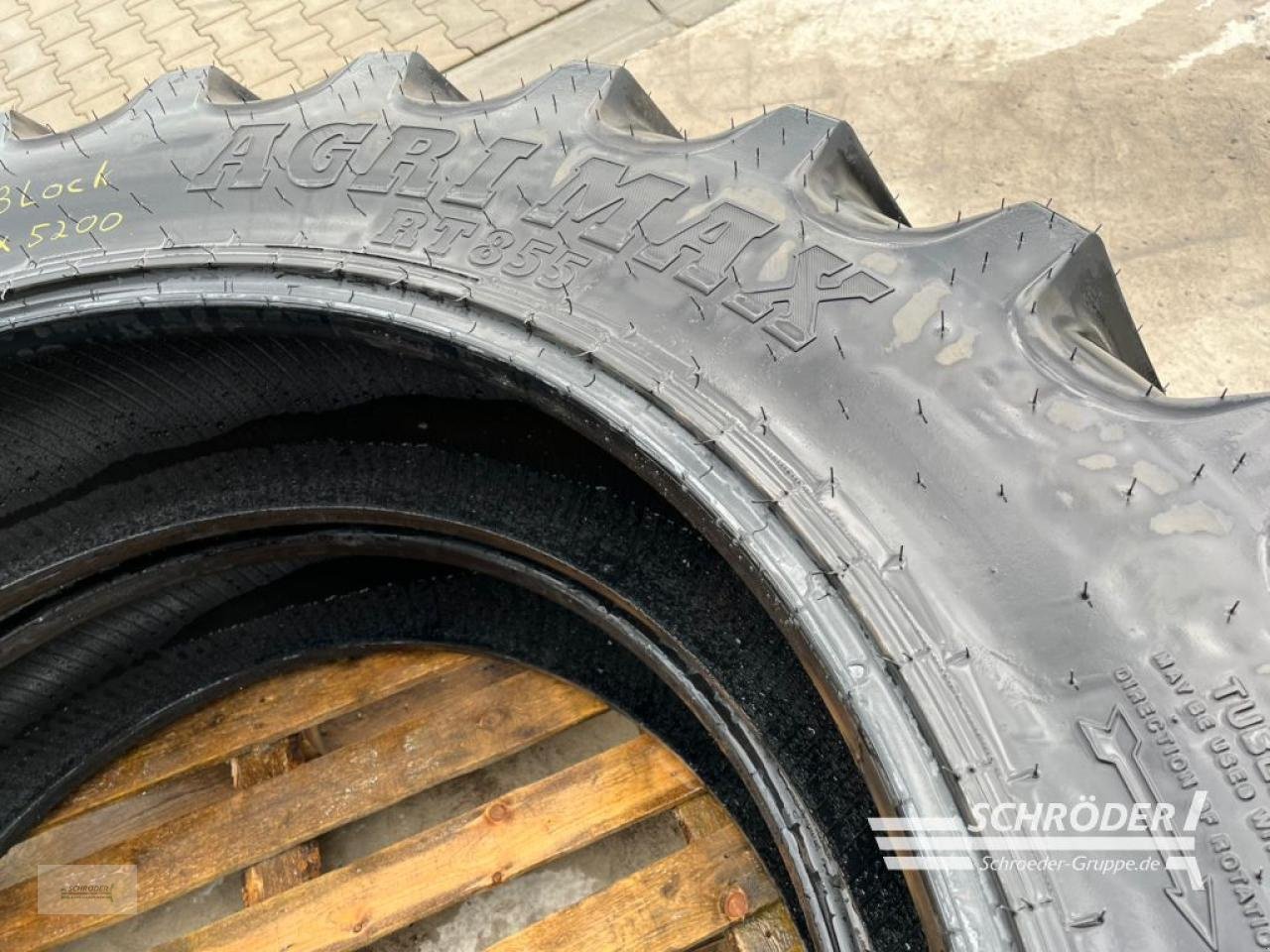 Reifen типа BKT 2X 420/80 R46, Gebrauchtmaschine в Wildeshausen (Фотография 3)