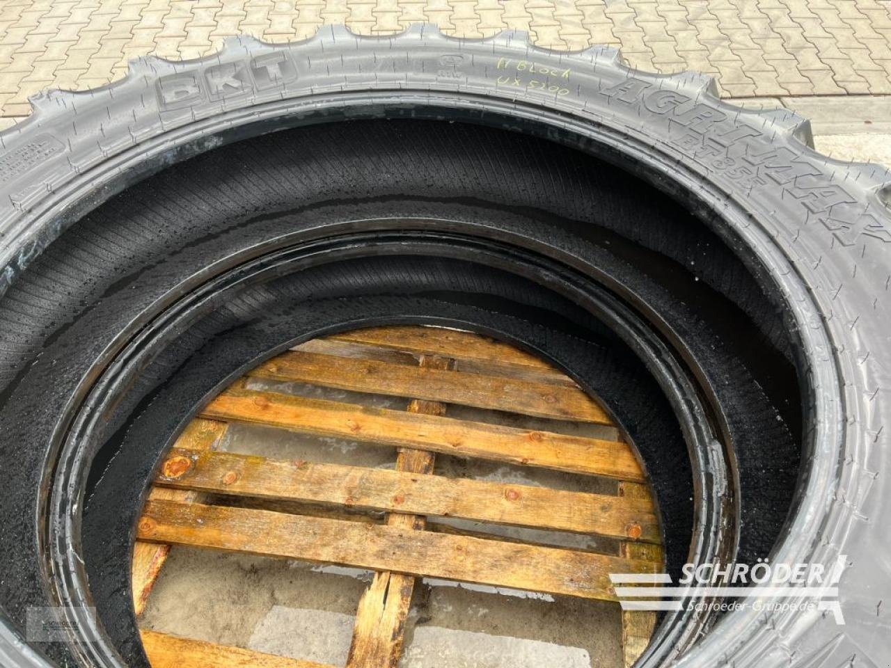 Reifen typu BKT 2X 420/80 R46, Gebrauchtmaschine w Wildeshausen (Zdjęcie 7)