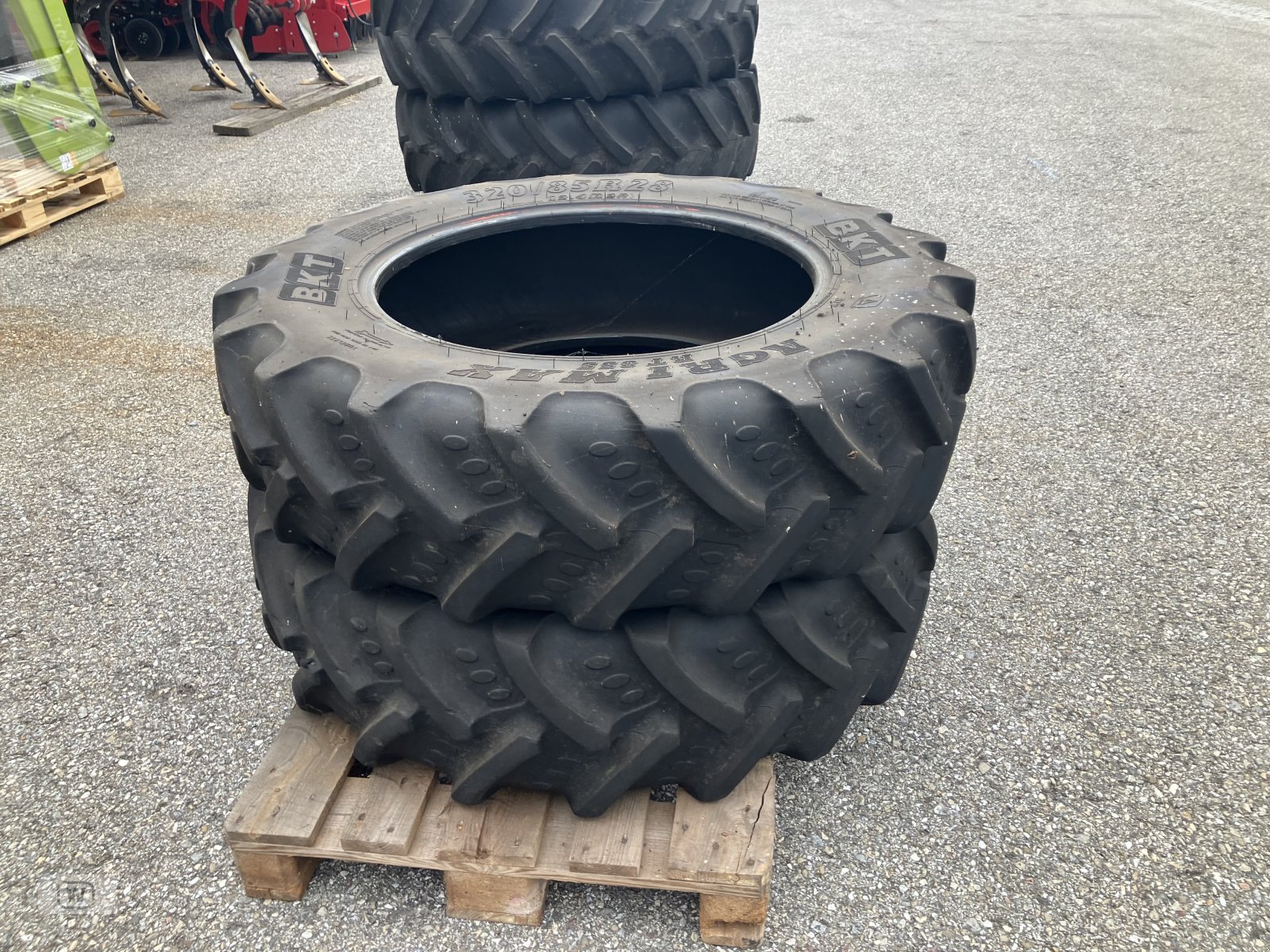 Reifen tipa BKT 320/85R28, Gebrauchtmaschine u Zell an der Pram (Slika 3)