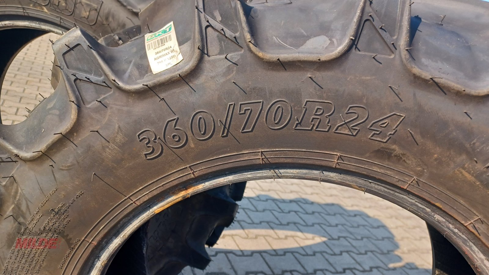 Reifen typu BKT 360/70 R 24, Neumaschine v Creußen (Obrázek 4)