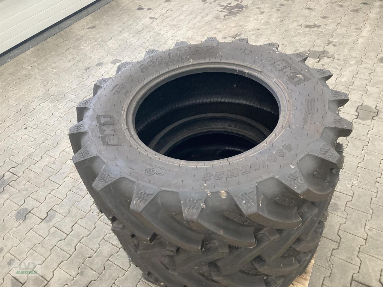 Reifen des Typs BKT 480/70R28, Gebrauchtmaschine in Spelle (Bild 2)