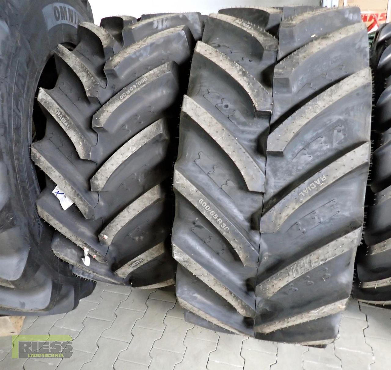 Reifen του τύπου BKT 600/65R30 AGRIMAX RT 657 BKT  2 Stk., Neumaschine σε Homberg (Ohm) - Maulbach (Φωτογραφία 1)