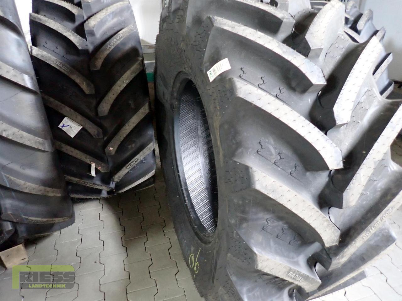 Reifen typu BKT 600/65R30 AGRIMAX RT 657 BKT  2 Stk., Neumaschine w Homberg (Ohm) - Maulbach (Zdjęcie 4)